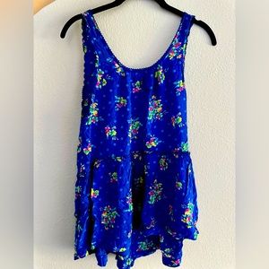 Hollister top blue with flowers M